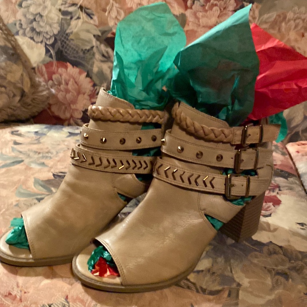 SUGAR PEEP TOE TAN BOOTIES